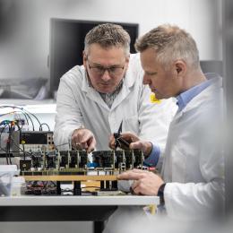 VDL Groep renforce sa position dans le secteur de l’électronique grâce à l’acquisition de Sintecs 